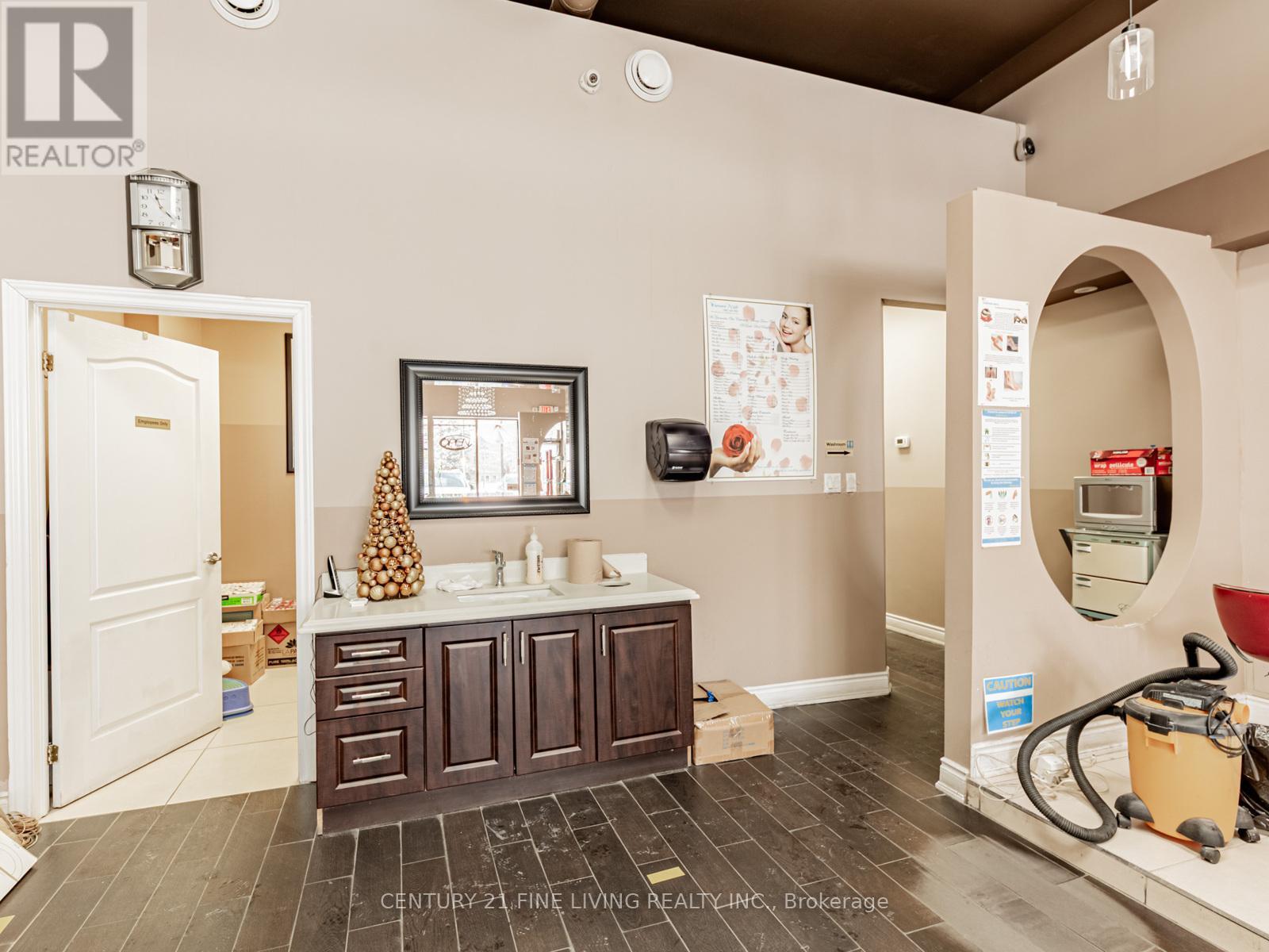 7 - 4101 Rutherford Road, Vaughan, Ontario  L4L 0K1 - Photo 15 - N12646592