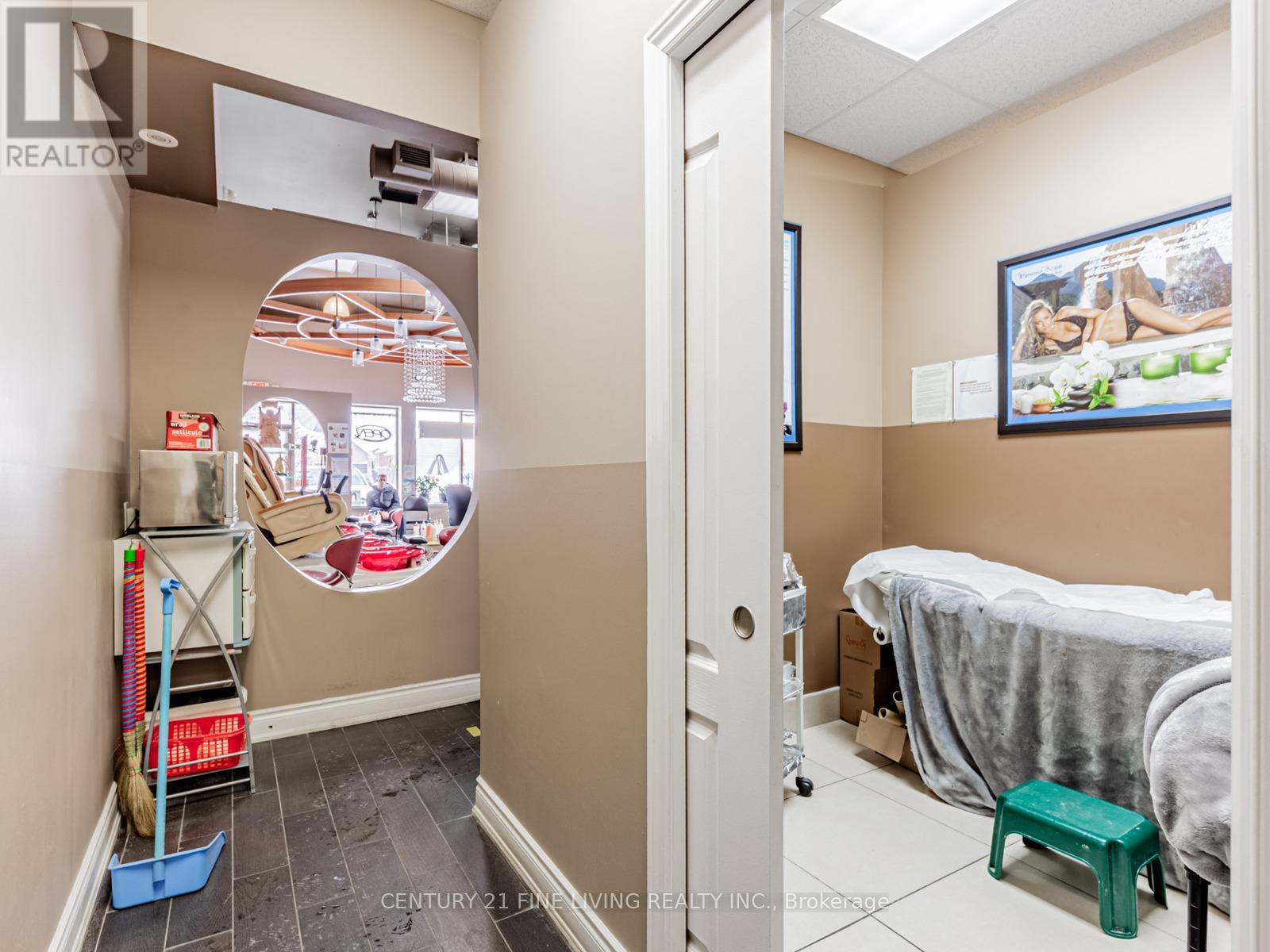 7 - 4101 Rutherford Road, Vaughan, Ontario  L4L 0K1 - Photo 24 - N12646592