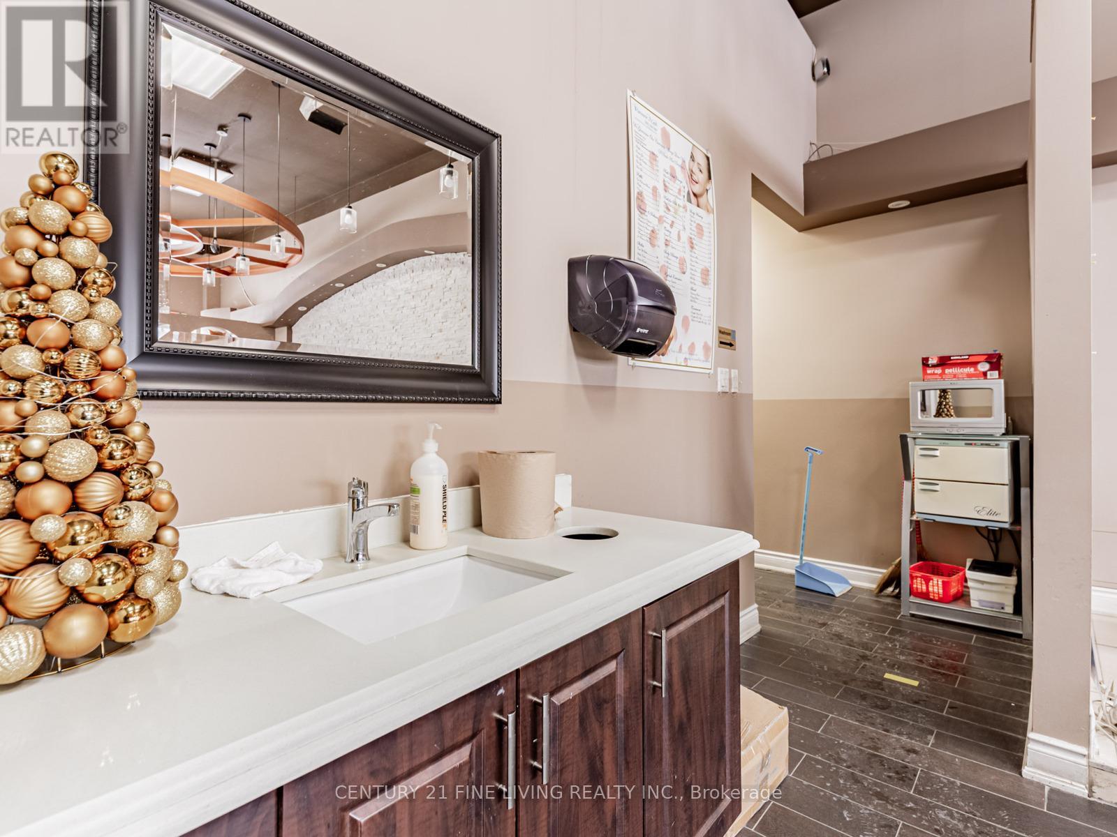 7 - 4101 Rutherford Road, Vaughan, Ontario  L4L 0K1 - Photo 28 - N12646592