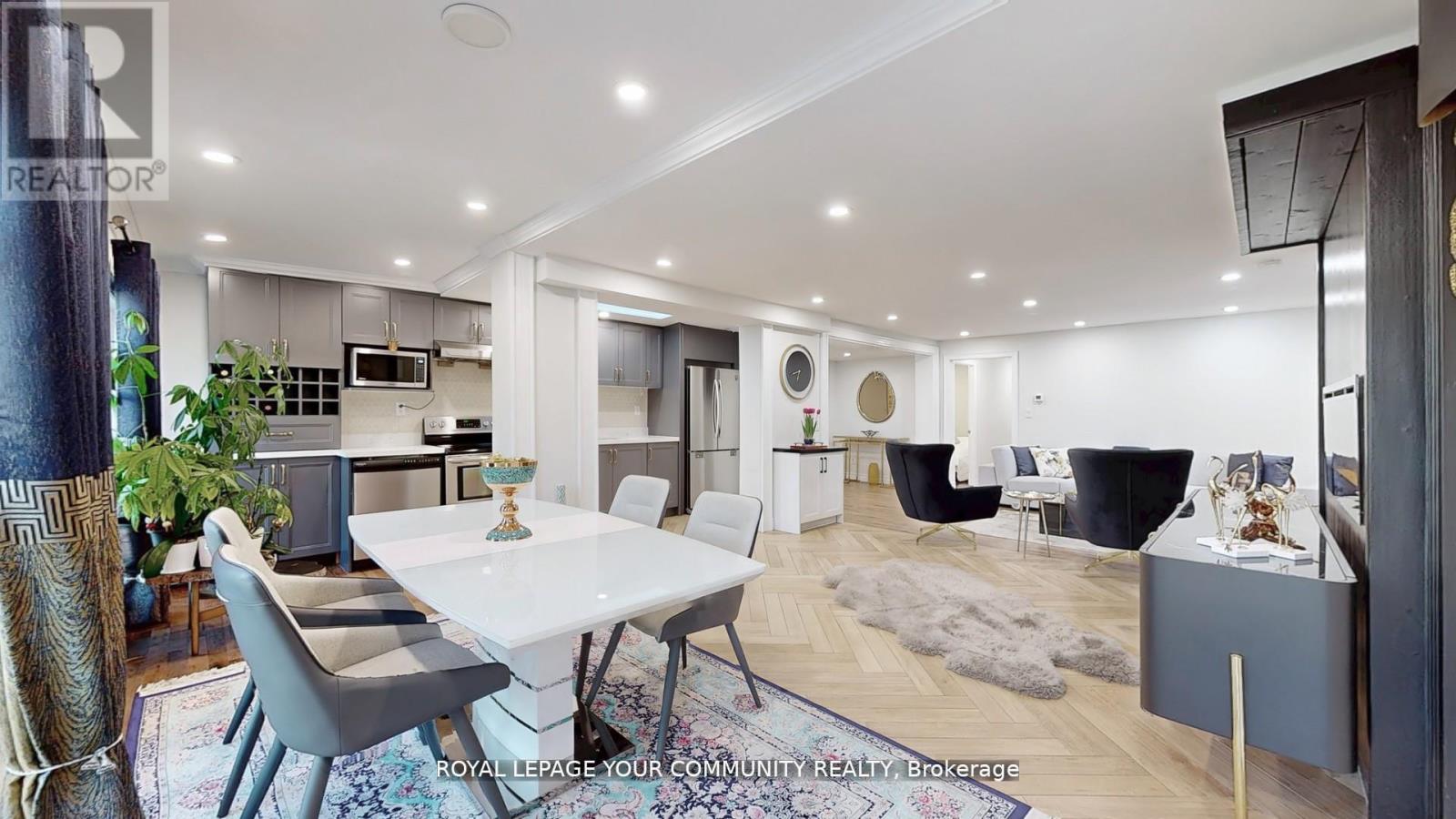 64 Machell Avenue, Aurora, Ontario  L4G 2R7 - Photo 4 - N12646608