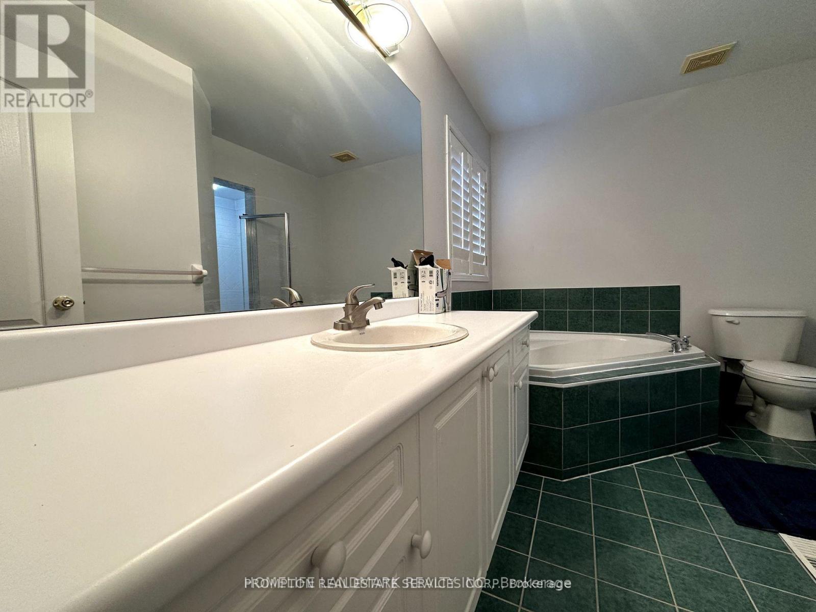 236 Everett Street, Markham, Ontario  L6E 1S9 - Photo 6 - N12646642