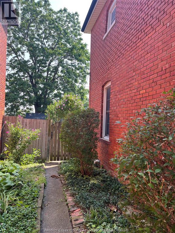 1084 Monmouth, Windsor, Ontario  N8Y 3L7 - Photo 6 - 25031960