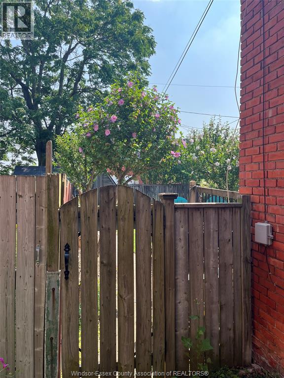 1084 Monmouth, Windsor, Ontario  N8Y 3L7 - Photo 7 - 25031960