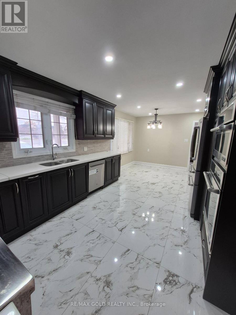 10414 Chinguacousy Road, Brampton, Ontario  L7A 0G8 - Photo 4 - W12646584