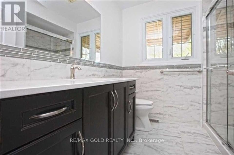 10414 Chinguacousy Road, Brampton, Ontario  L7A 0G8 - Photo 9 - W12646584