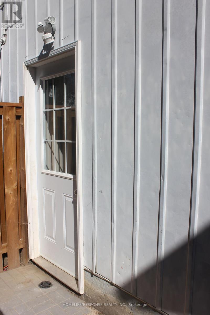 Lower - 54 Gladstone Square, Brampton, Ontario  L6S 2H5 - Photo 2 - W12646624