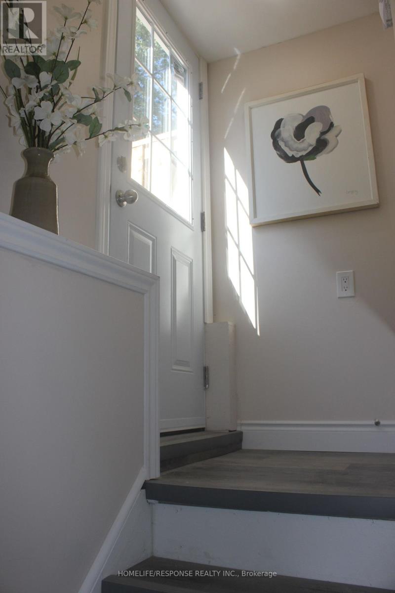 Lower - 54 Gladstone Square, Brampton, Ontario  L6S 2H5 - Photo 3 - W12646624