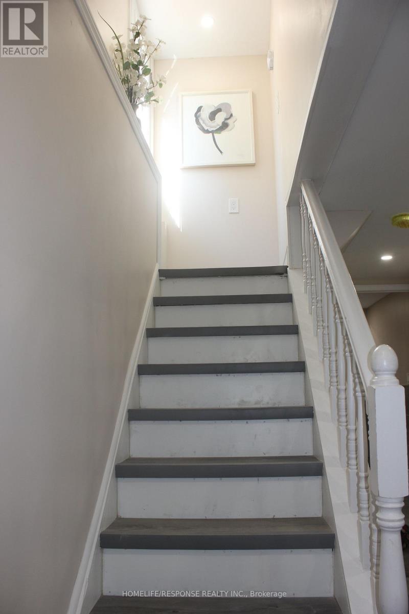 Lower - 54 Gladstone Square, Brampton, Ontario  L6S 2H5 - Photo 4 - W12646624