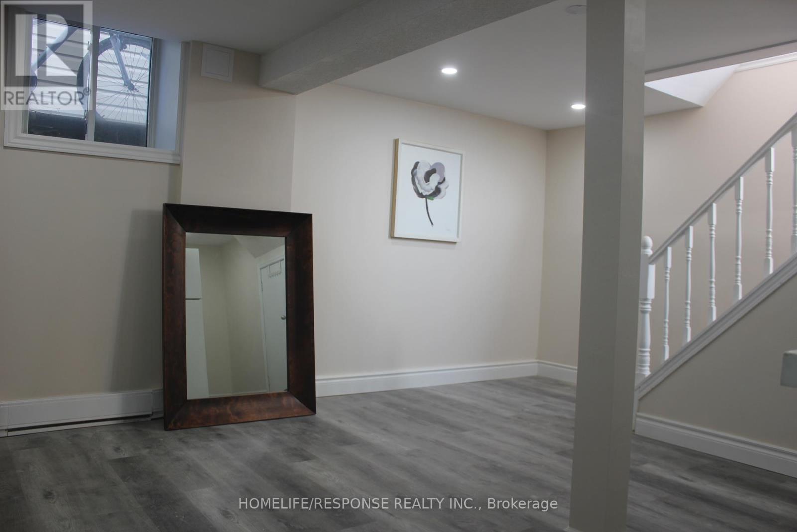 Lower - 54 Gladstone Square, Brampton, Ontario  L6S 2H5 - Photo 8 - W12646624