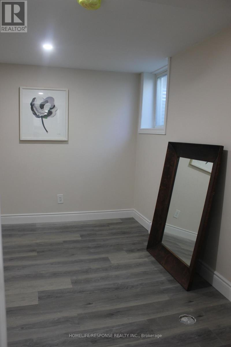 Lower - 54 Gladstone Square, Brampton, Ontario  L6S 2H5 - Photo 9 - W12646624