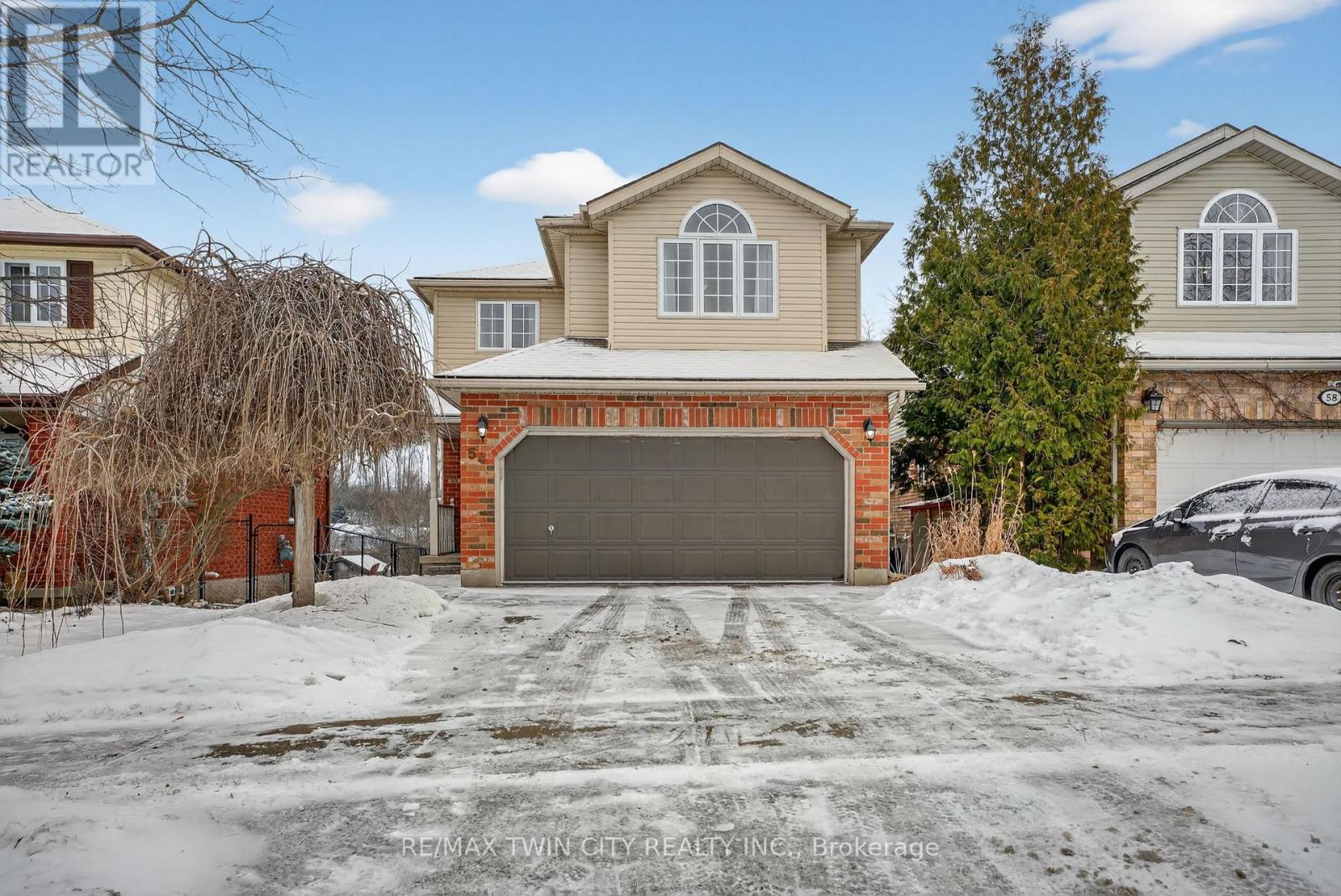 54 GLENCLIFFE COURT, Kitchener, Ontario