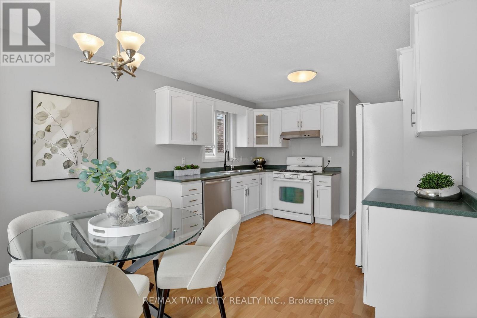 54 Glencliffe Court, Kitchener, Ontario  N2B 3X1 - Photo 15 - X12646626