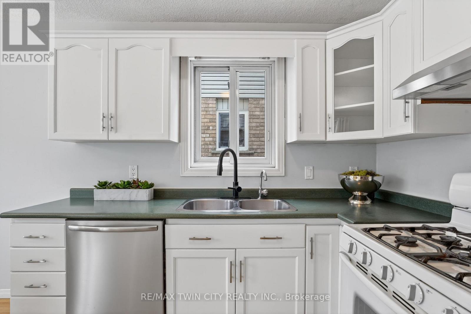 54 Glencliffe Court, Kitchener, Ontario  N2B 3X1 - Photo 20 - X12646626