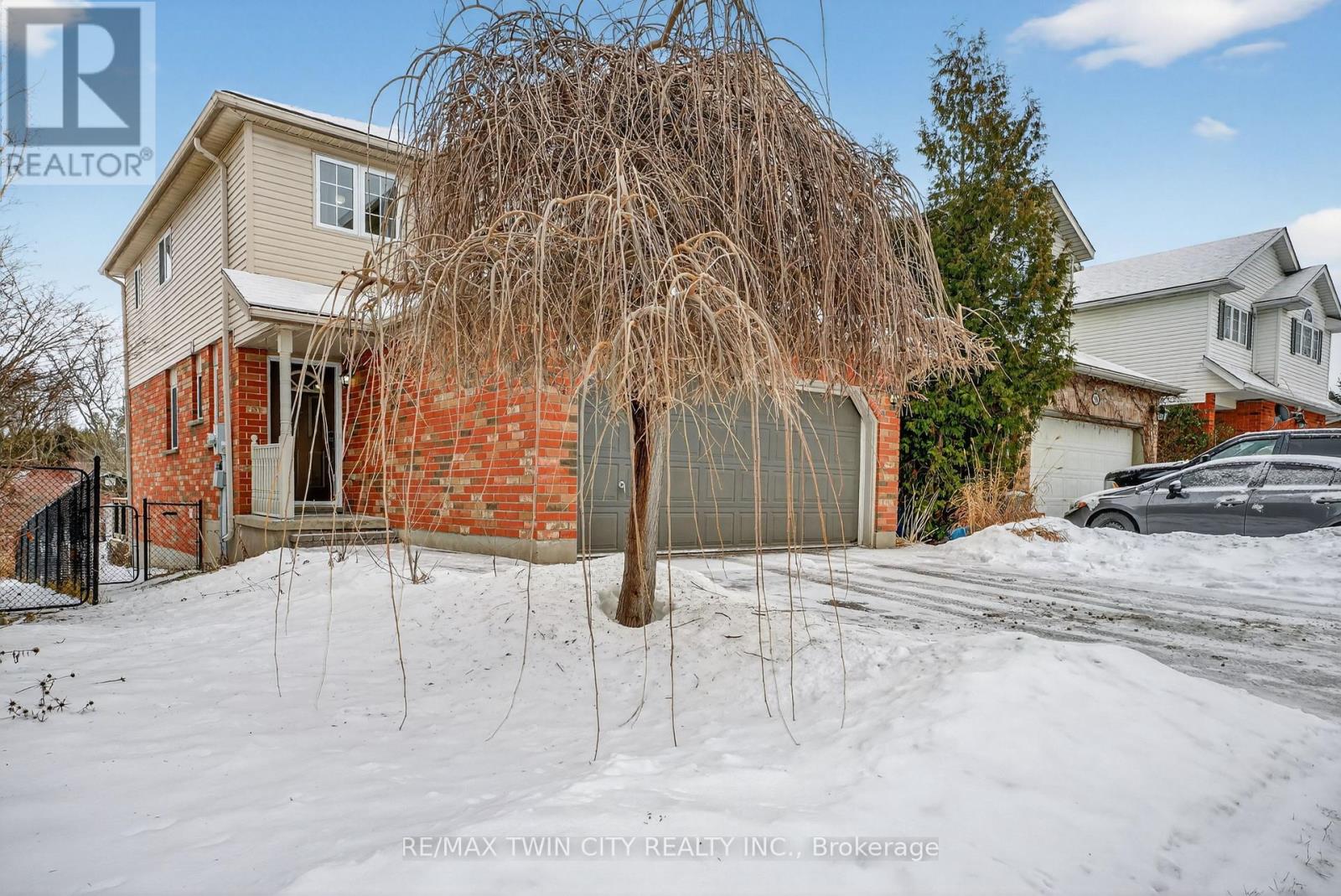 54 Glencliffe Court, Kitchener, Ontario  N2B 3X1 - Photo 3 - X12646626