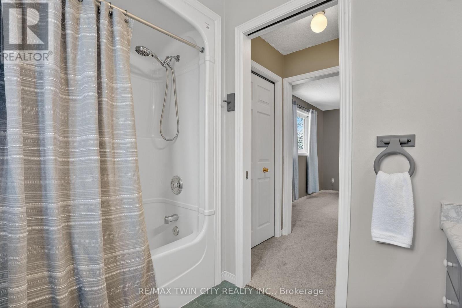 54 Glencliffe Court, Kitchener, Ontario  N2B 3X1 - Photo 32 - X12646626