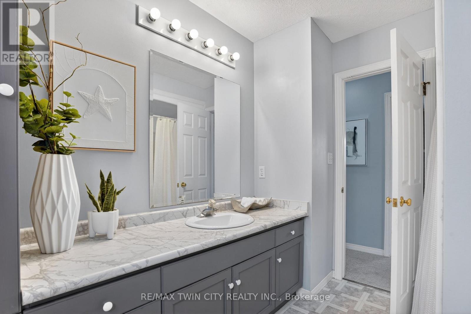 54 Glencliffe Court, Kitchener, Ontario  N2B 3X1 - Photo 38 - X12646626