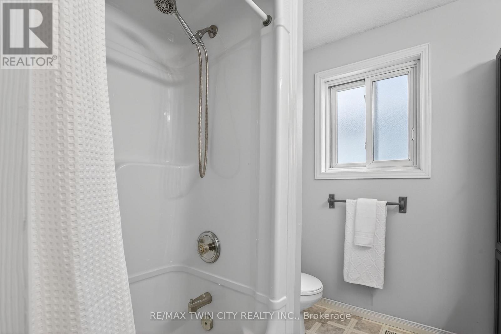 54 Glencliffe Court, Kitchener, Ontario  N2B 3X1 - Photo 39 - X12646626