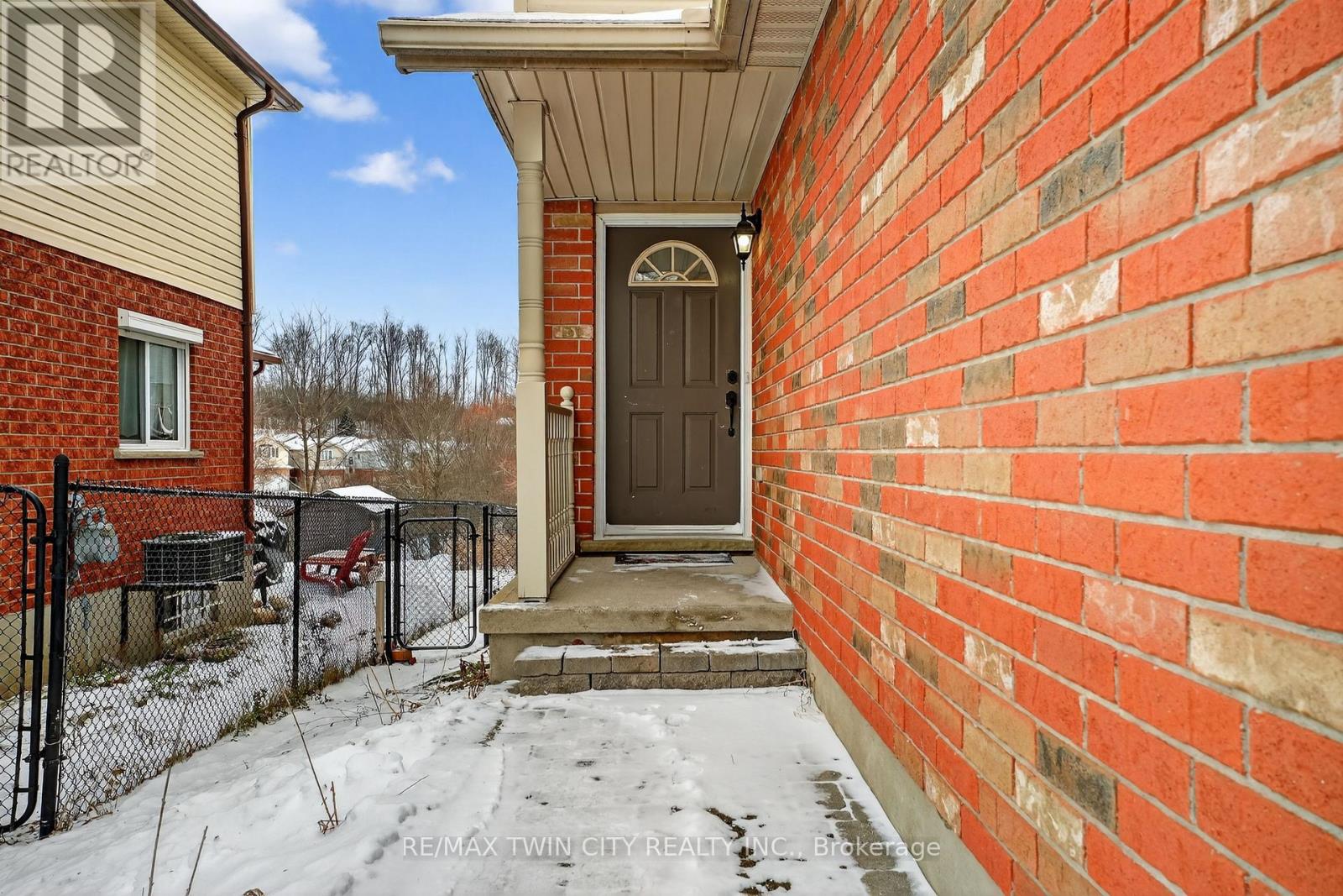 54 Glencliffe Court, Kitchener, Ontario  N2B 3X1 - Photo 4 - X12646626