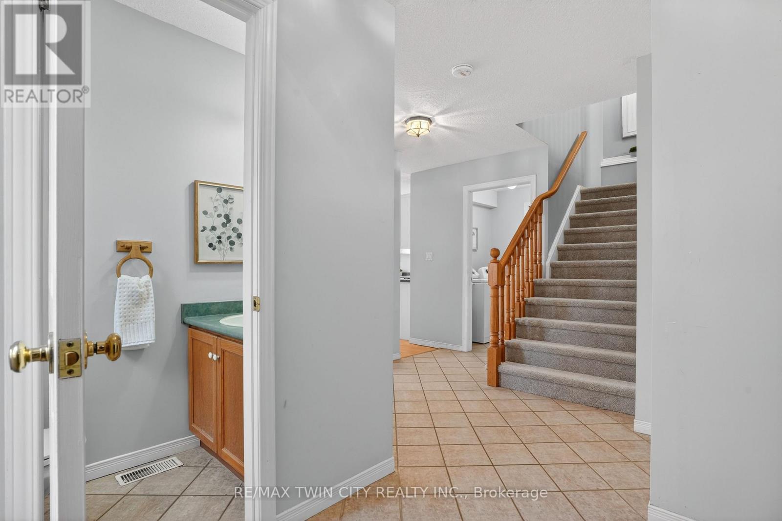 54 Glencliffe Court, Kitchener, Ontario  N2B 3X1 - Photo 6 - X12646626