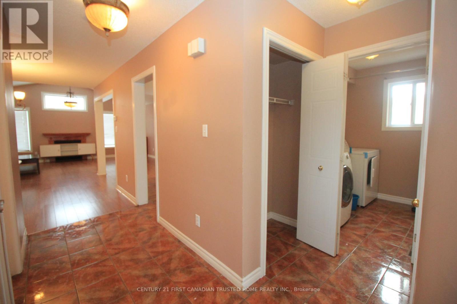 1681 Benjamin Drive, London East, Ontario  N5V 5K1 - Photo 5 - X12646680