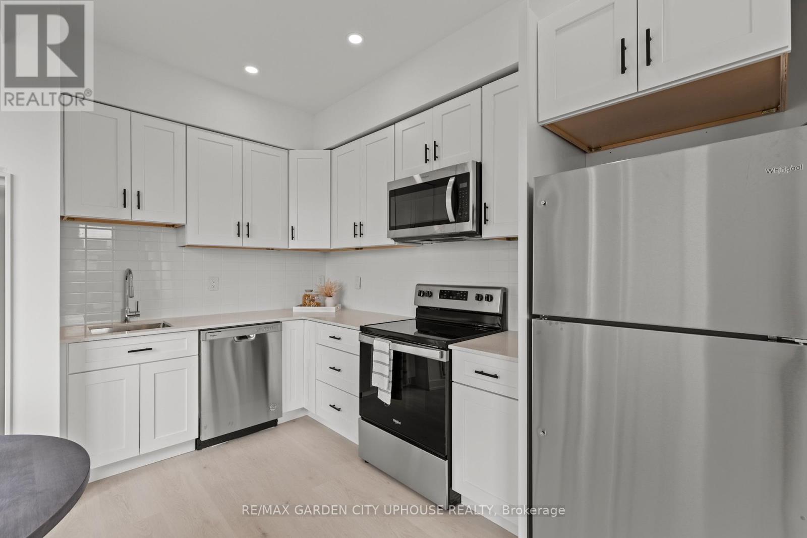 601 - 57 Carlisle Street, St. Catharines, Ontario  L2R 7N6 - Photo 10 - X12646706