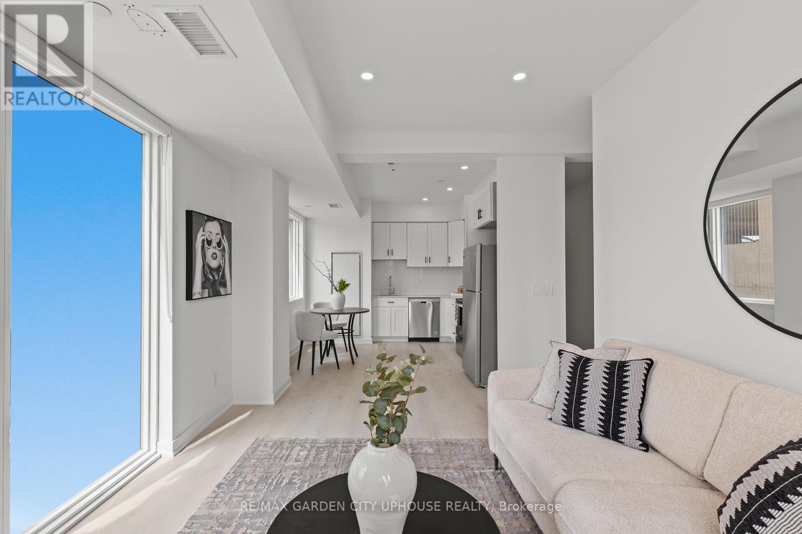 601 - 57 Carlisle Street, St. Catharines, Ontario  L2R 7N6 - Photo 11 - X12646706