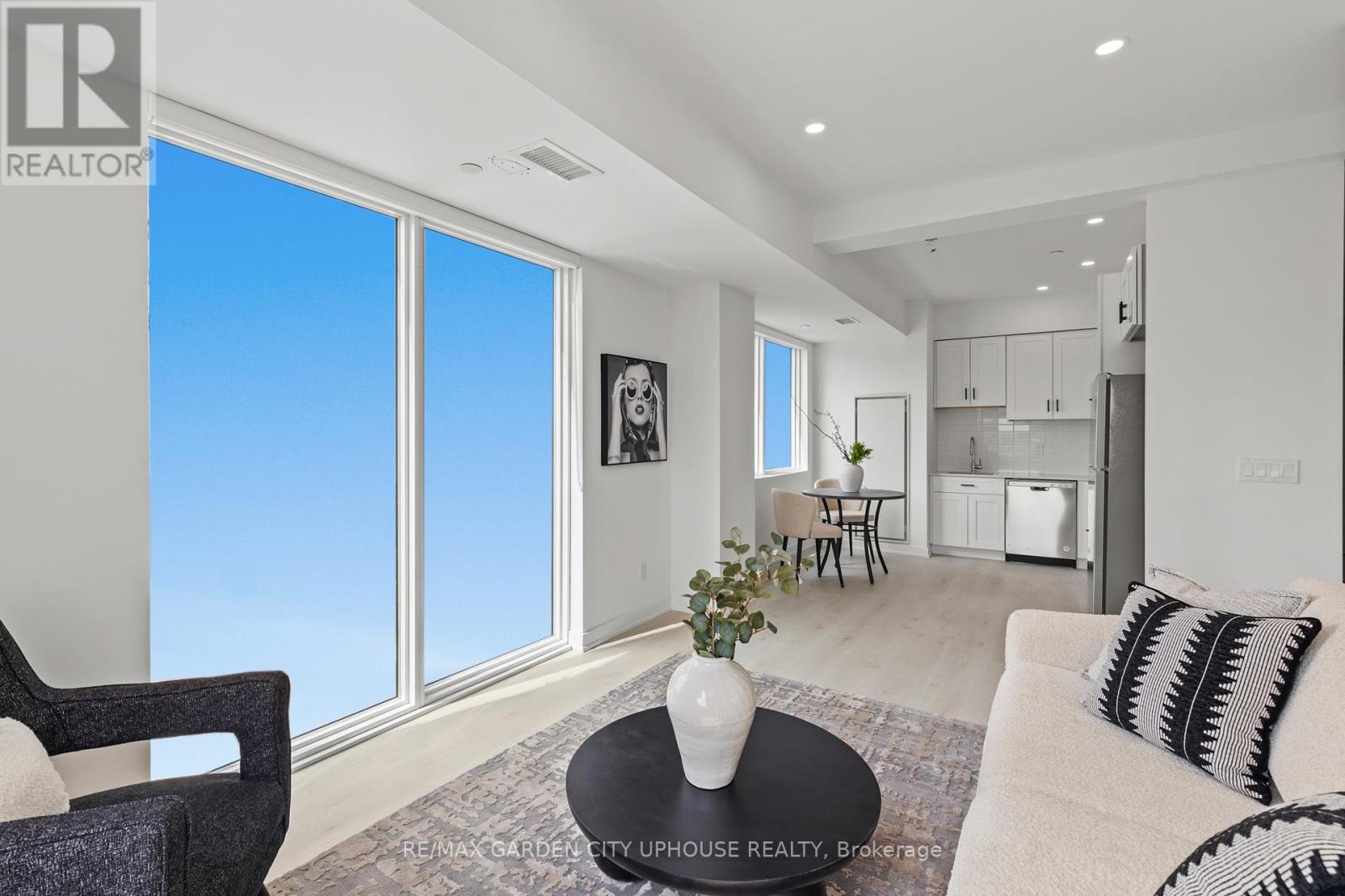 601 - 57 Carlisle Street, St. Catharines, Ontario  L2R 7N6 - Photo 12 - X12646706