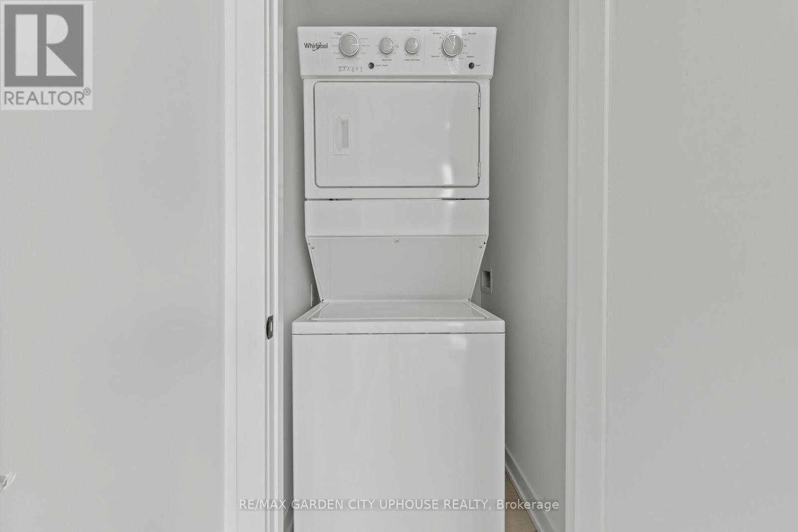 601 - 57 Carlisle Street, St. Catharines, Ontario  L2R 7N6 - Photo 7 - X12646706