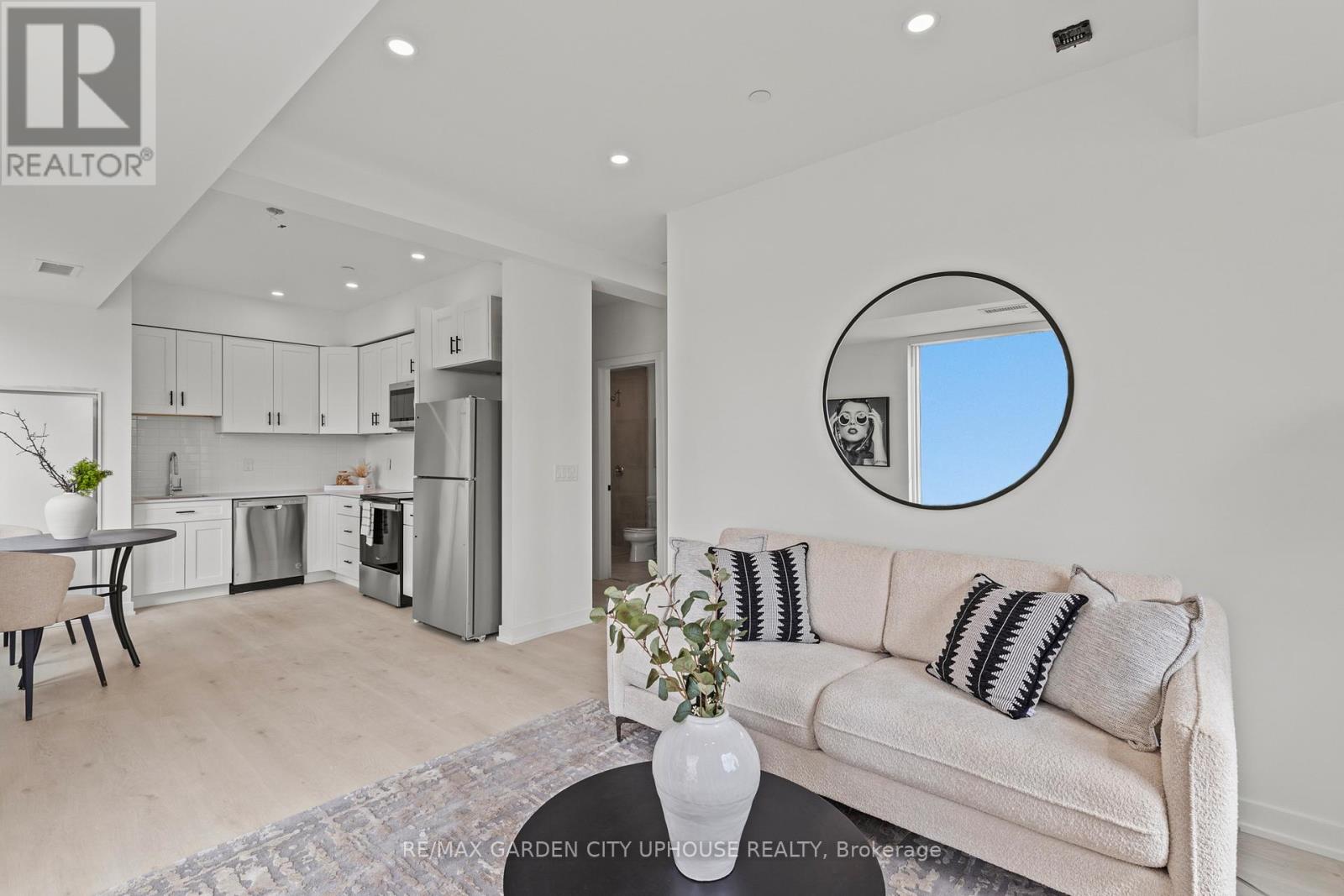 601 - 57 Carlisle Street, St. Catharines, Ontario  L2R 7N6 - Photo 8 - X12646706