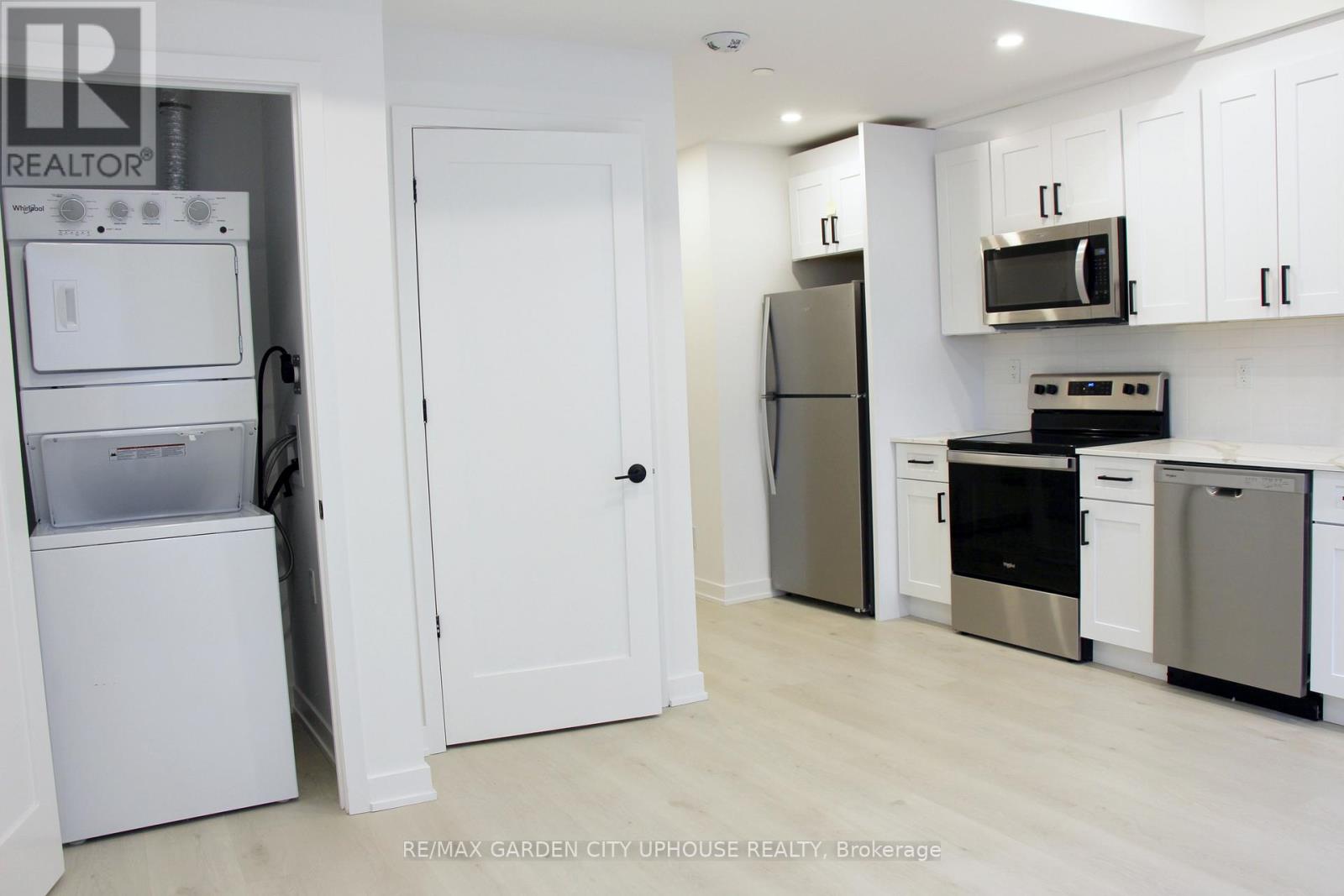 607 - 57 Carlisle Street, St. Catharines, Ontario  L2R 7N6 - Photo 3 - X12646710