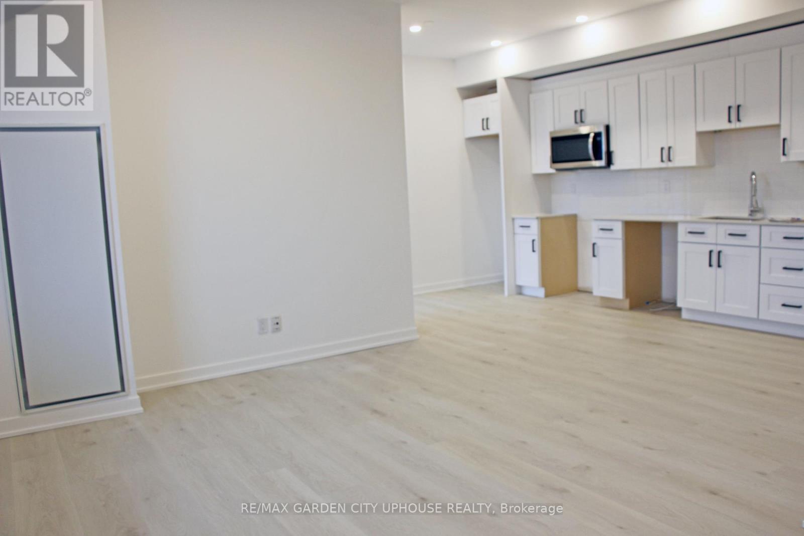 609 - 57 Carlisle Street, St. Catharines, Ontario  L2R 7N6 - Photo 3 - X12646712