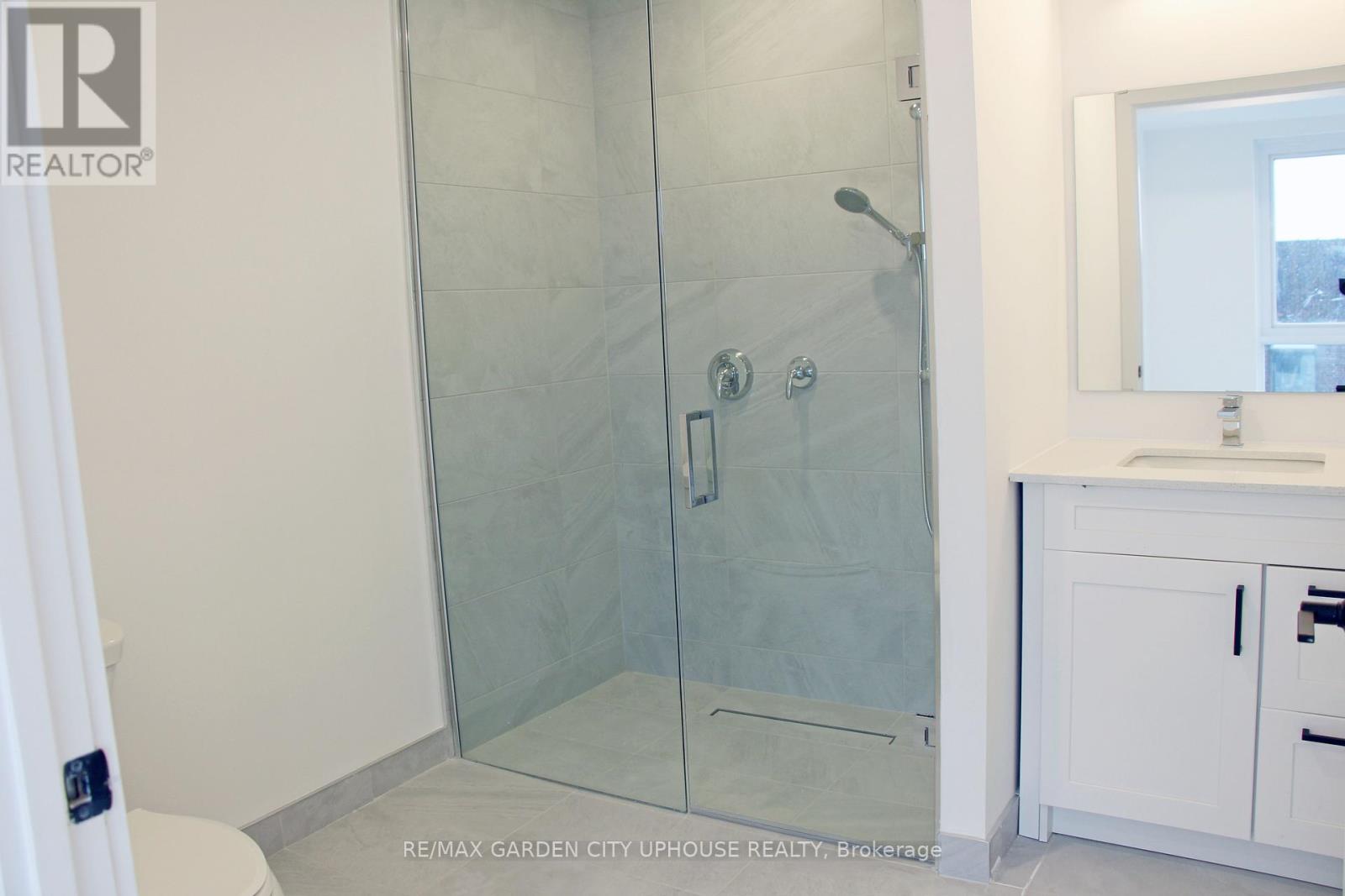 609 - 57 Carlisle Street, St. Catharines, Ontario  L2R 7N6 - Photo 5 - X12646712