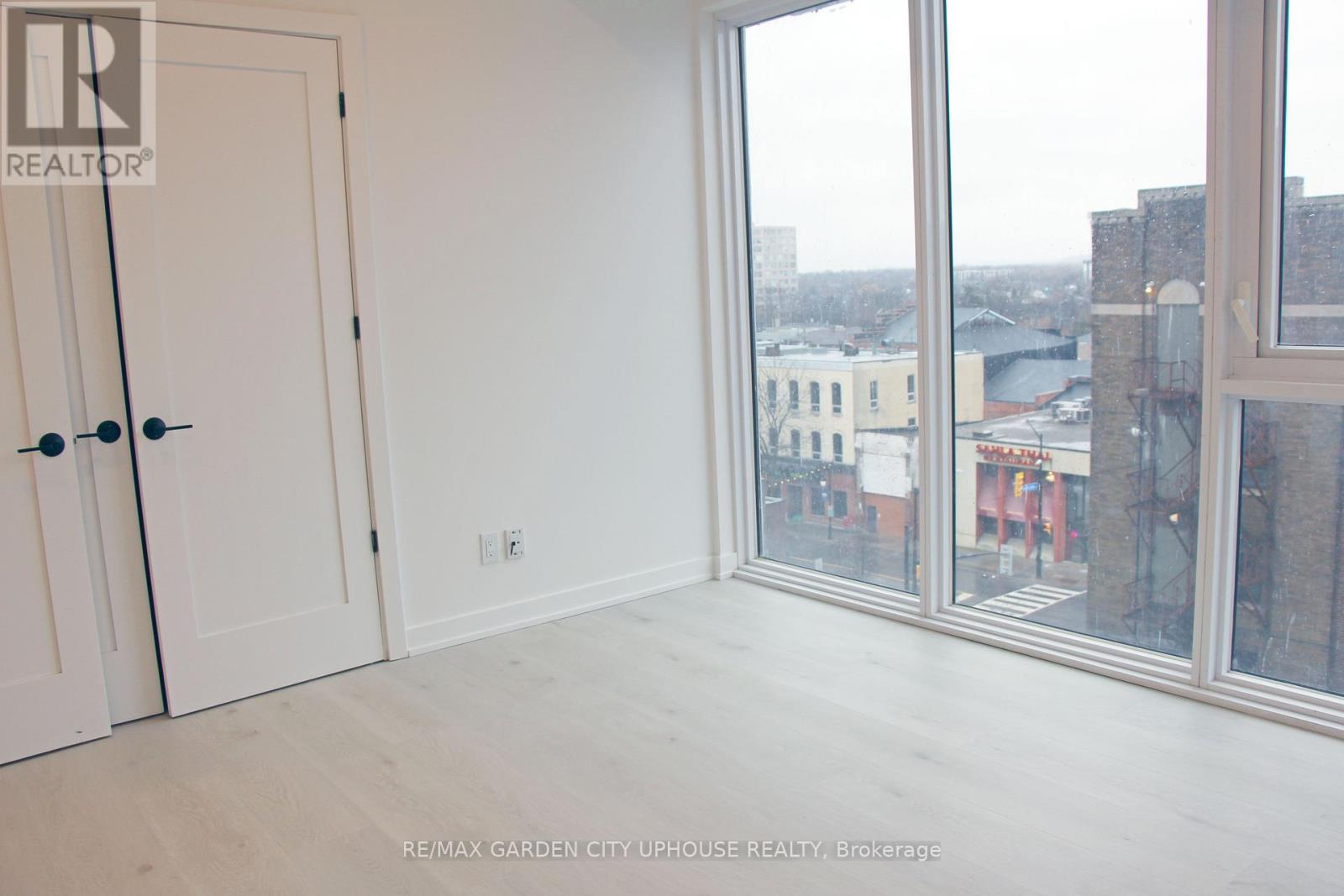 609 - 57 Carlisle Street, St. Catharines, Ontario  L2R 7N6 - Photo 7 - X12646712