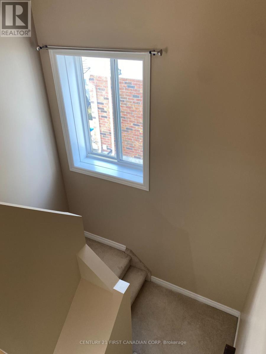 811 Silverfox Crescent, London North, Ontario  N6G 0K2 - Photo 15 - X12539376