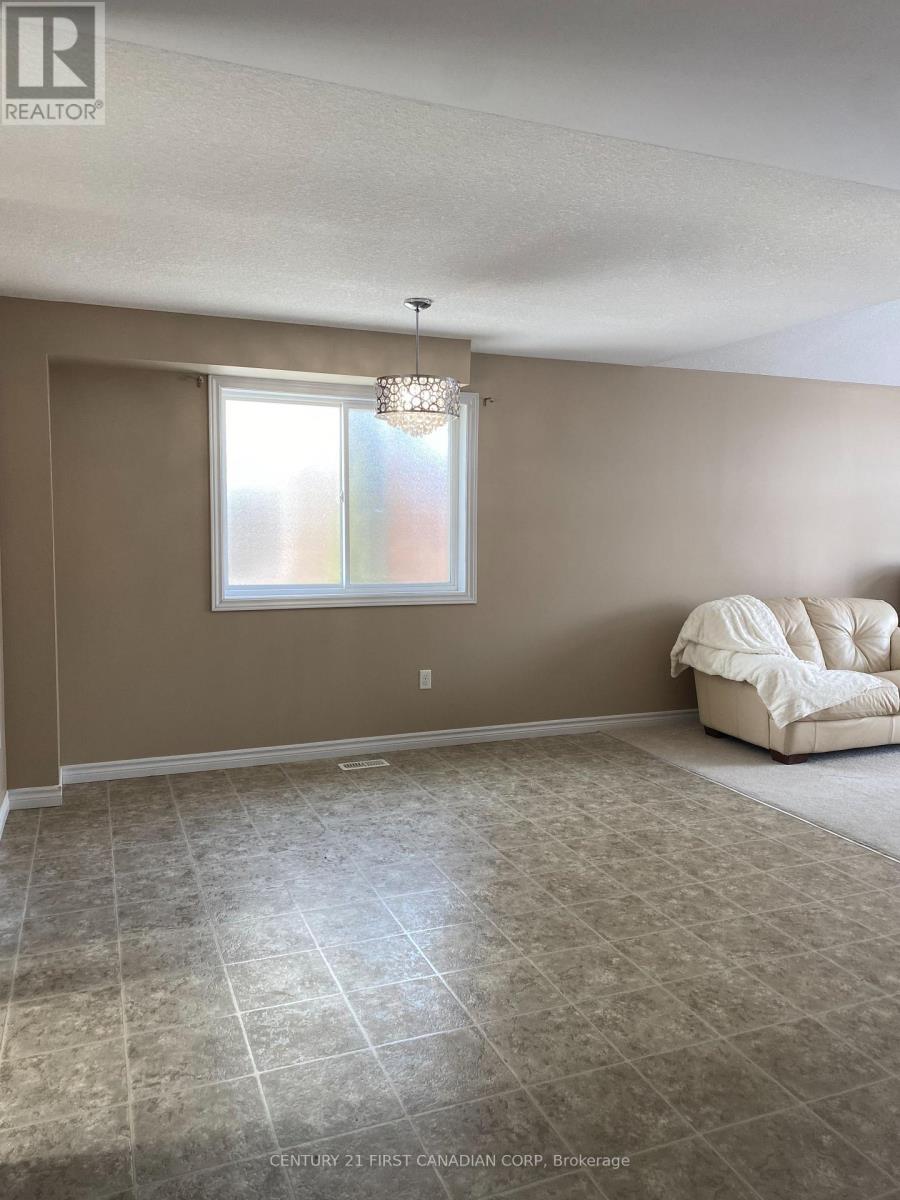 811 Silverfox Crescent, London North, Ontario  N6G 0K2 - Photo 6 - X12539376