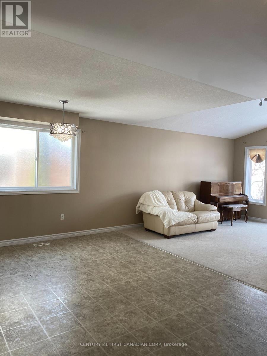 811 Silverfox Crescent, London North, Ontario  N6G 0K2 - Photo 7 - X12539376