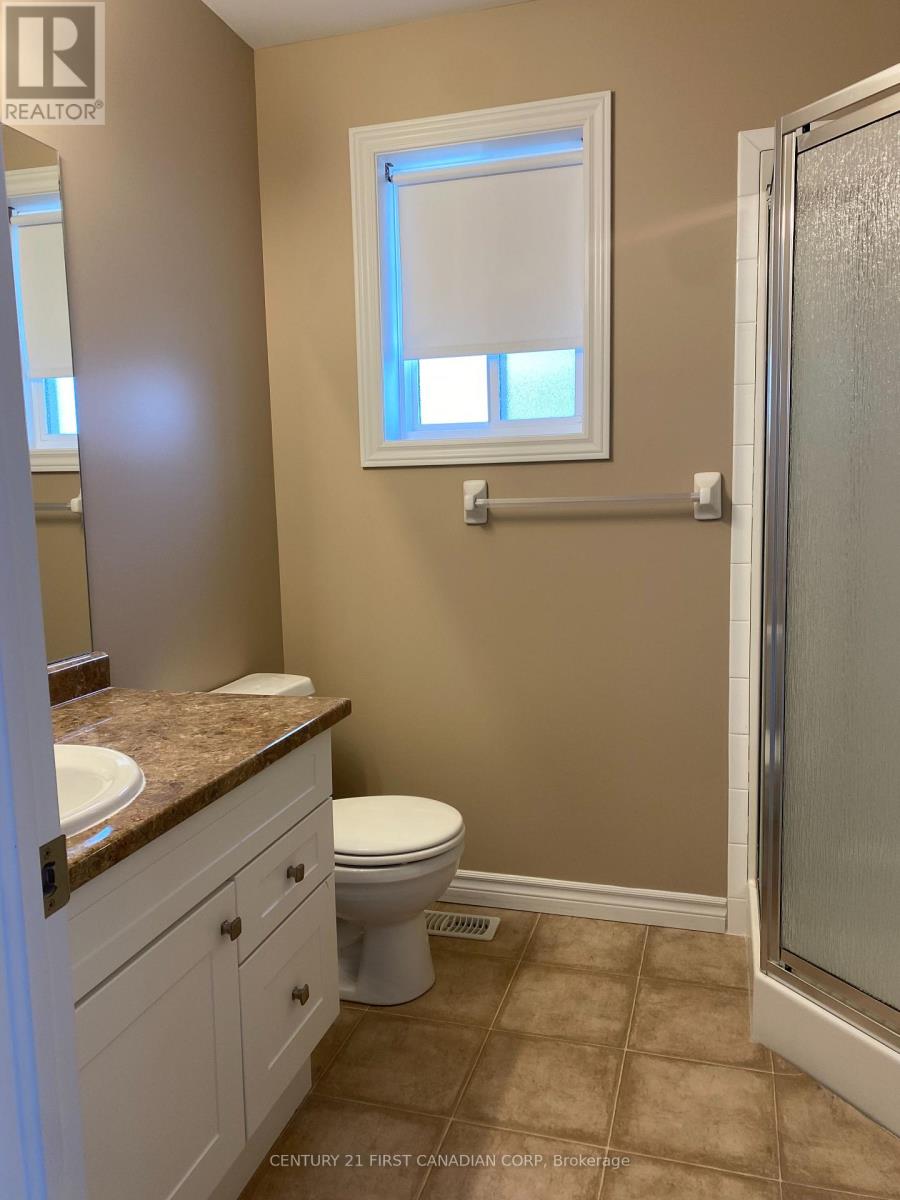 811 Silverfox Crescent, London North, Ontario  N6G 0K2 - Photo 9 - X12539376