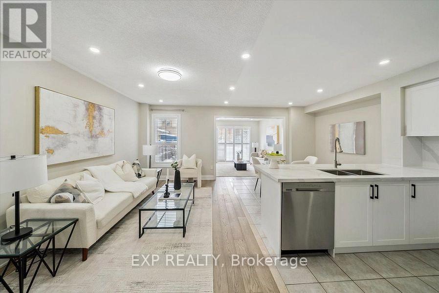 14 Gateway Court, Whitby, Ontario  L1R 3M9 - Photo 3 - E12646672