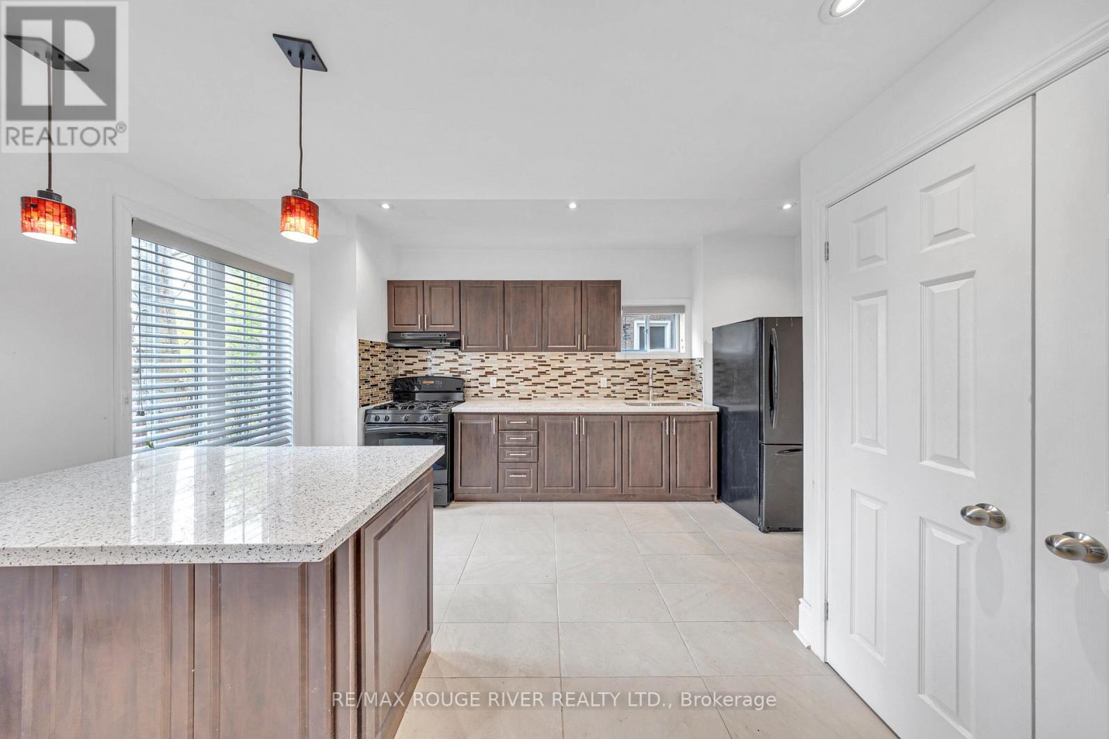 8 St Philip Court, Whitby, Ontario  L1P 0A5 - Photo 40 - E12446655