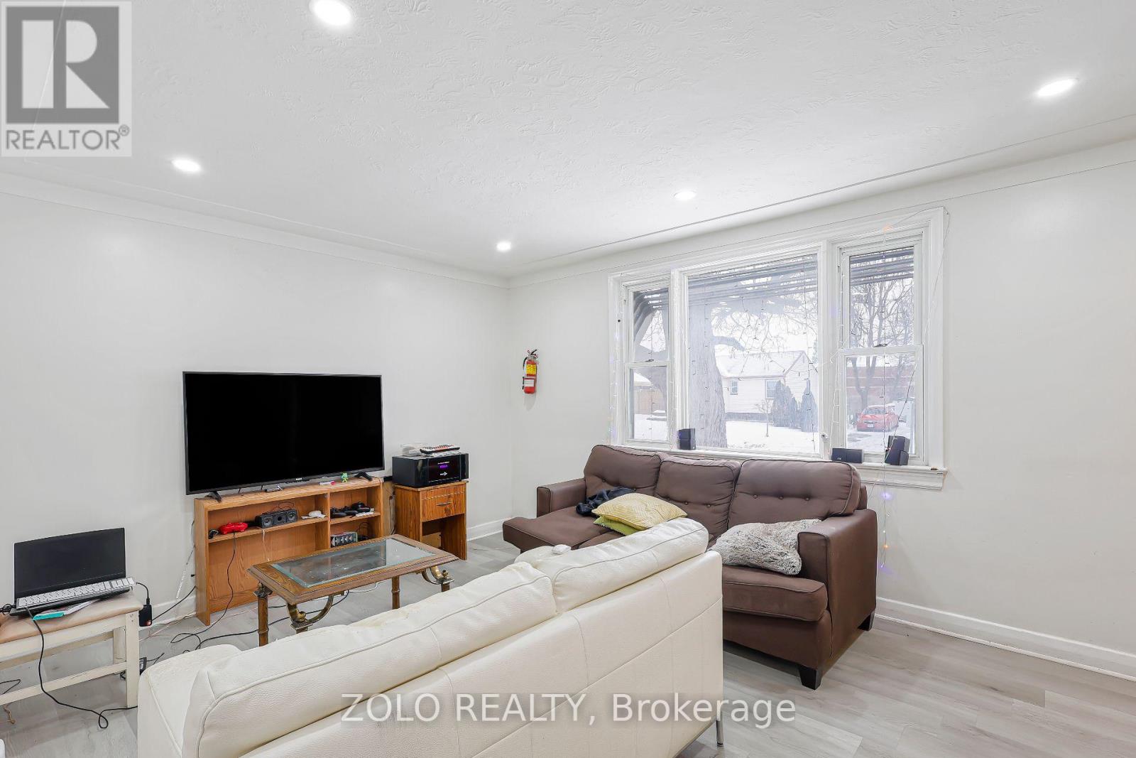 129 Roehampton Avenue, London East, Ontario  N5V 2A6 - Photo 8 - X12640720