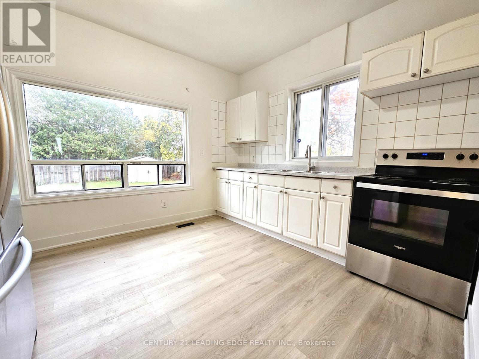 399 The Queensway South, Georgina, Ontario  L4P 2C6 - Photo 6 - N12646696