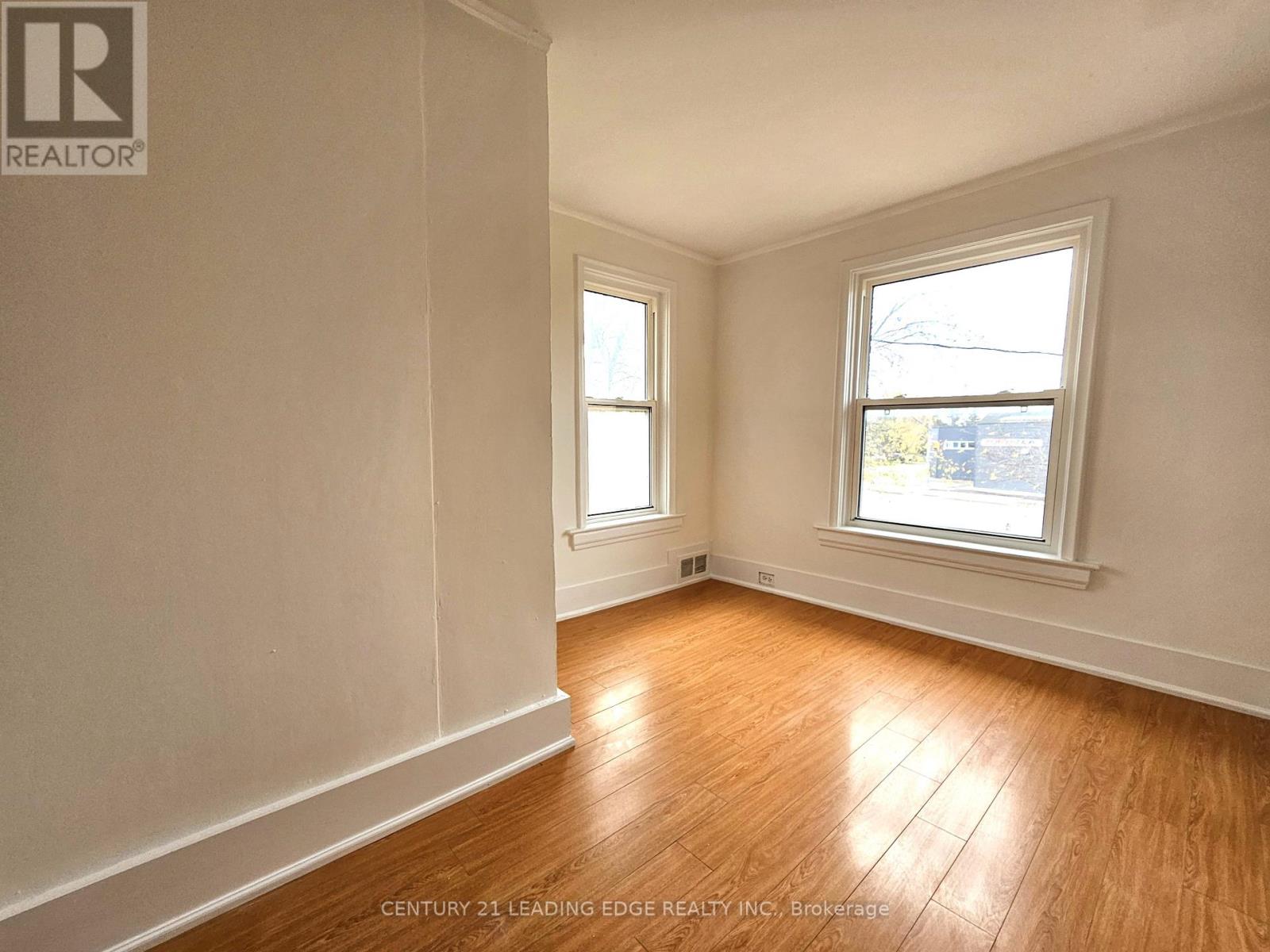 399 The Queensway South, Georgina, Ontario  L4P 2C6 - Photo 8 - N12646696