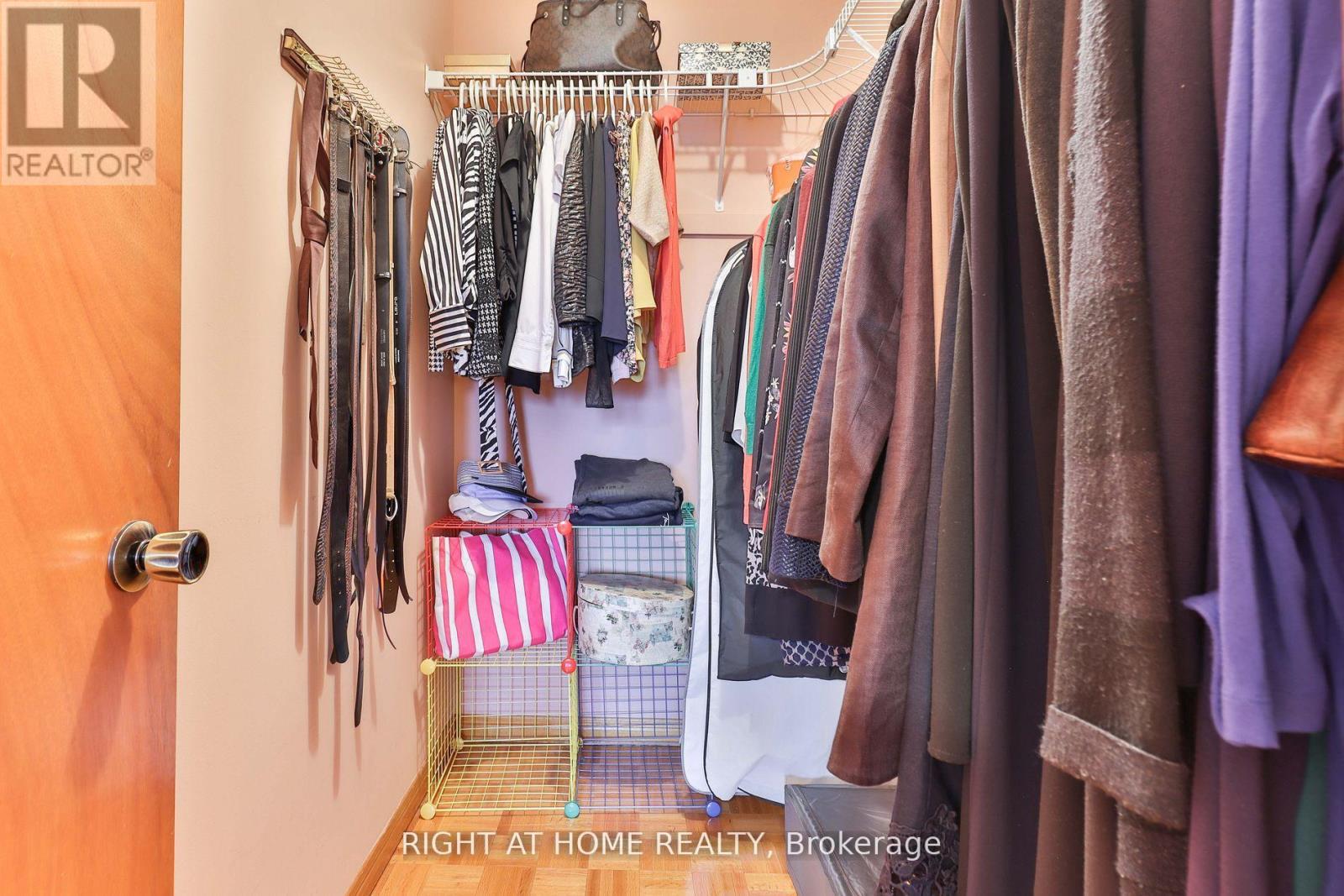 1433 Bough Beeches Boulevard, Mississauga, Ontario  L4W 3B4 - Photo 25 - W12646658