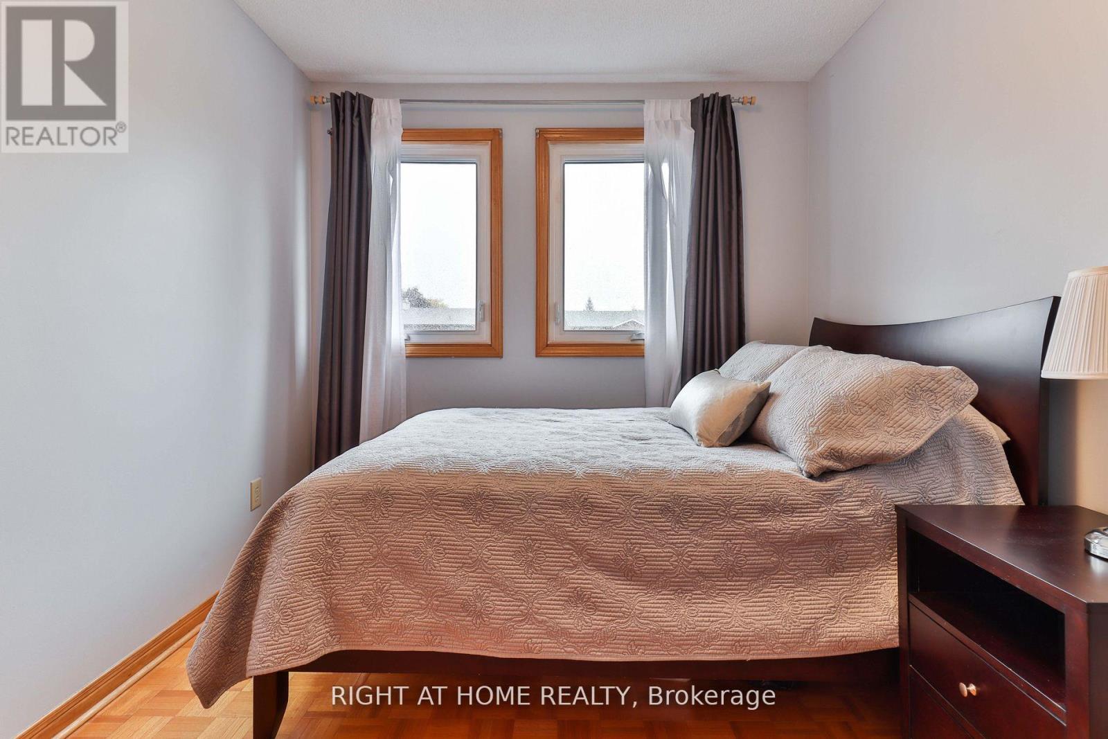 1433 Bough Beeches Boulevard, Mississauga, Ontario  L4W 3B4 - Photo 28 - W12646658