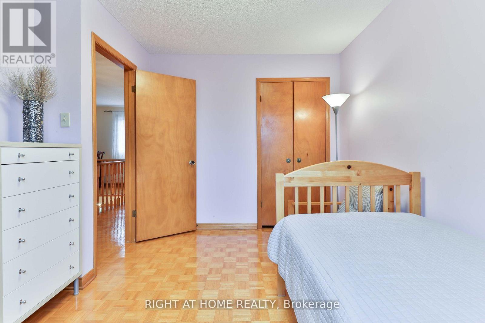 1433 Bough Beeches Boulevard, Mississauga, Ontario  L4W 3B4 - Photo 30 - W12646658