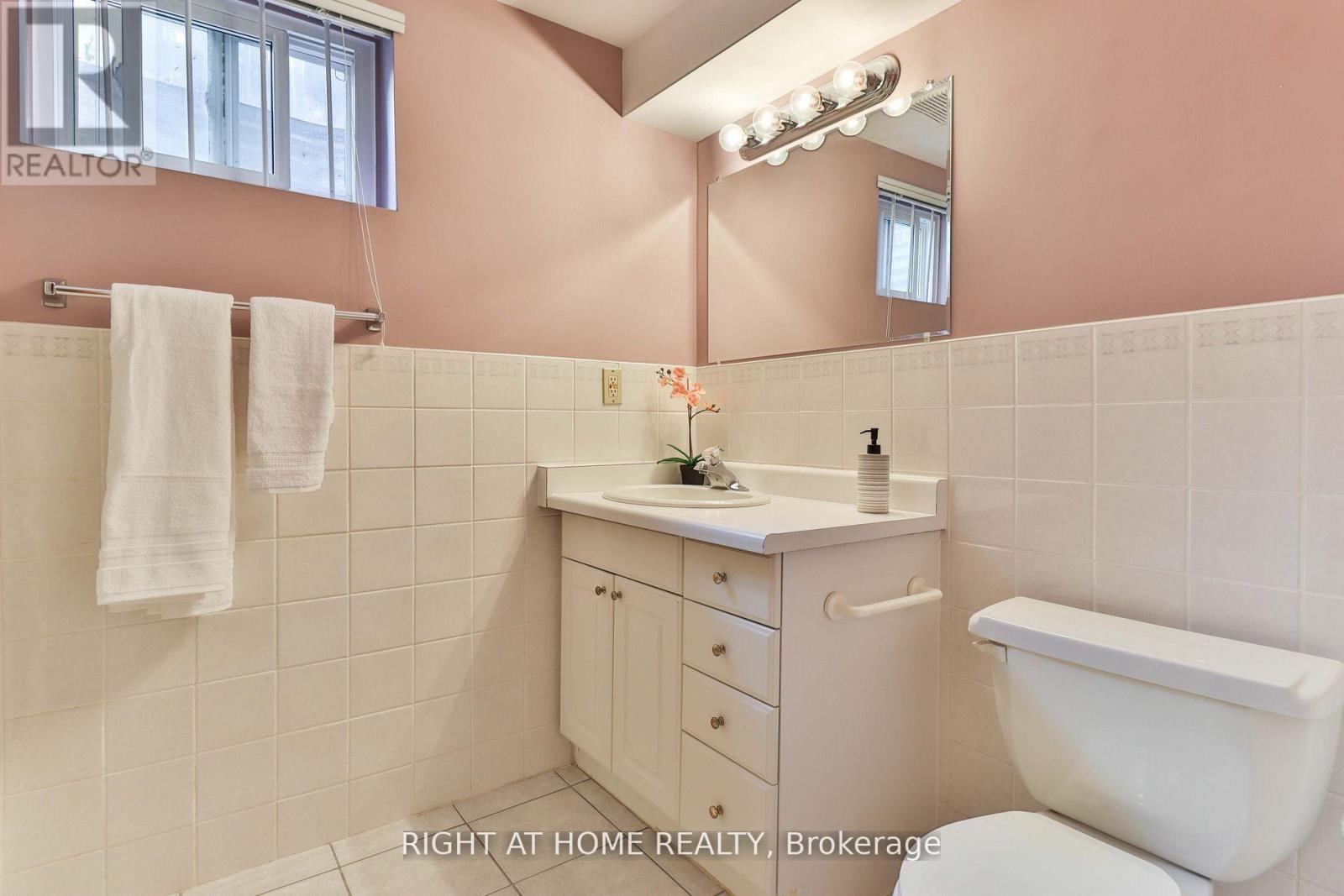 1433 Bough Beeches Boulevard, Mississauga, Ontario  L4W 3B4 - Photo 38 - W12646658