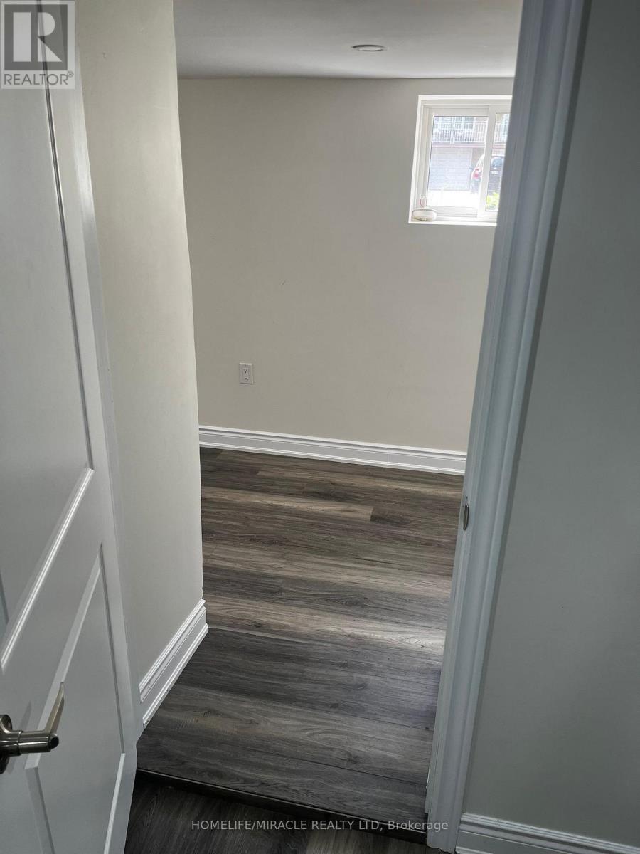 163 Gracedale Boulevard, Toronto, Ontario  M9L 2C2 - Photo 5 - W12646670