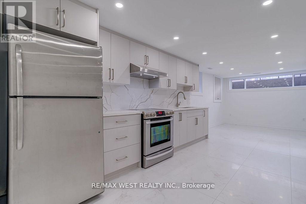 Lower - 152 Clarence Street, Brampton, Ontario  L6W 1S9 - Photo 13 - W12646700