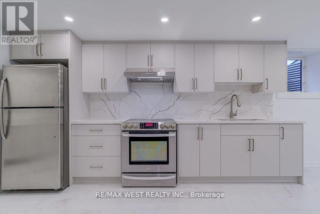 Lower - 152 Clarence Street, Brampton, Ontario  L6W 1S9 - Photo 14 - W12646700