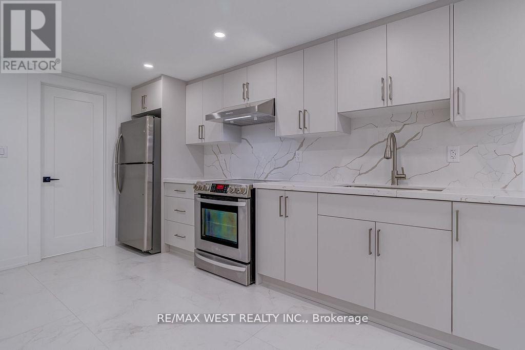 Lower - 152 Clarence Street, Brampton, Ontario  L6W 1S9 - Photo 15 - W12646700